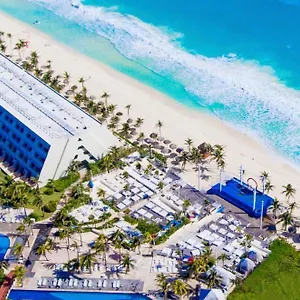 Oh! On The By Oasis Cancún